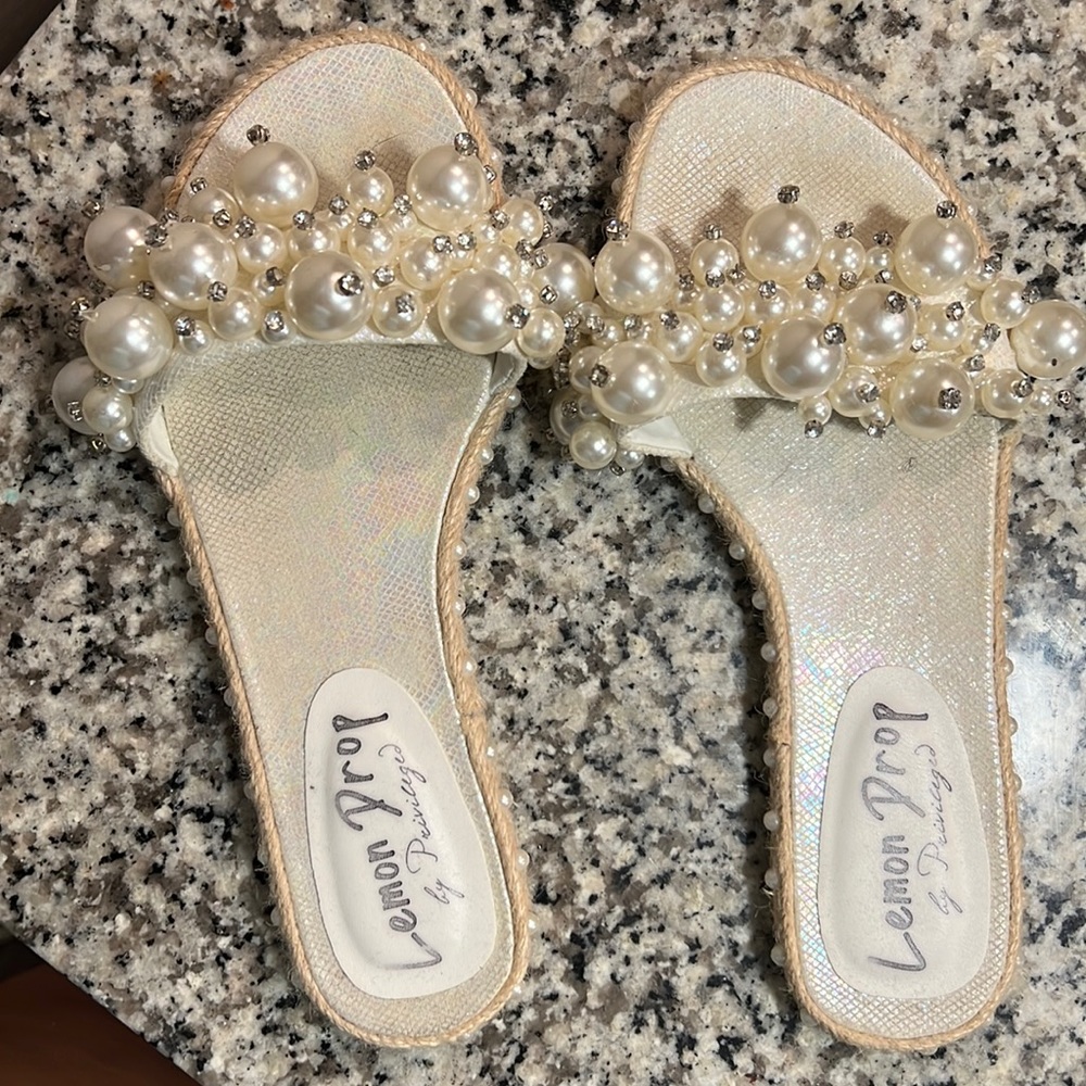 Pearls & rhinestone Sandals